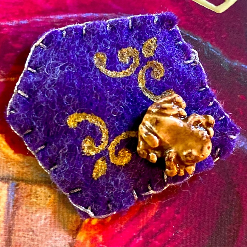 Tiny “Chocolate” Frog charm Harry Potter